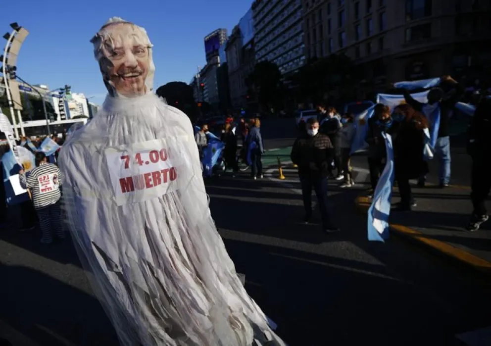 “Libertarios” y negadores de la pandemia marcharon contra el confinamiento