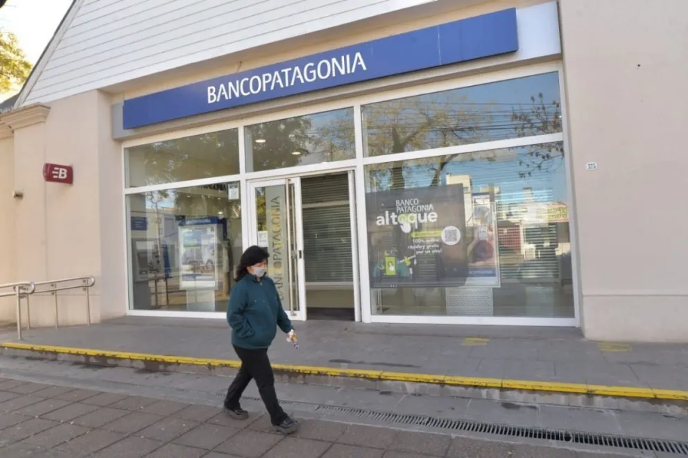 Reabren los bancos pero solo con turnos
