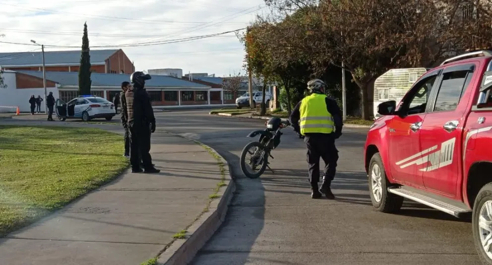 Apareció una mujer sin vida en plena calle del barrio Don Bosco