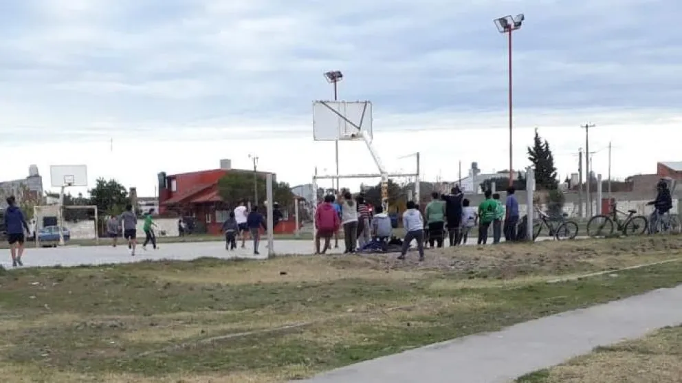 La difícil batalla de cuidar  a los jóvenes en el encierro por Covid 19