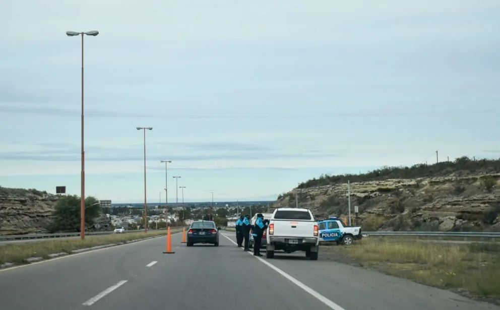 Policía controló la circulación en el puente nuevo