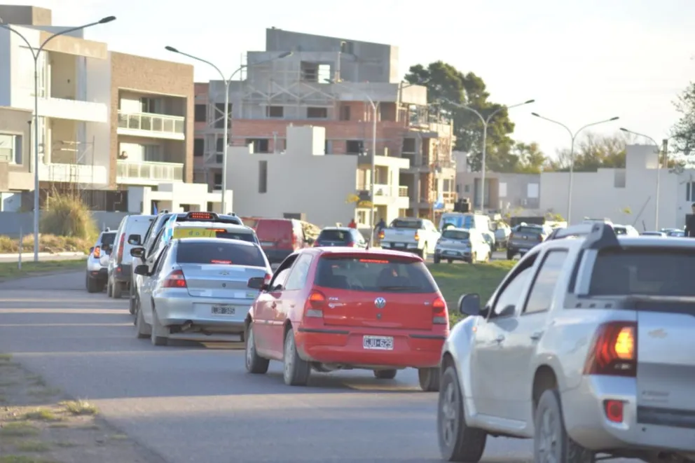 Siguen cerrados los comercios no esenciales, y la expectativa está  en el lunes
