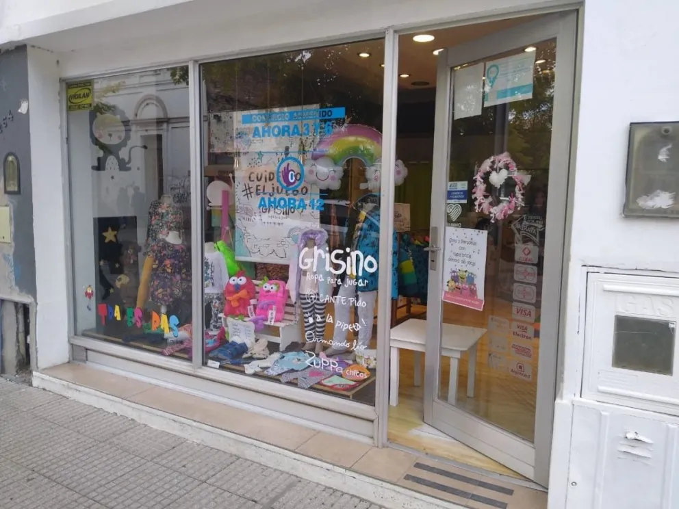 Comercios no especiales: pueden abrir pero no tener clientes dentro