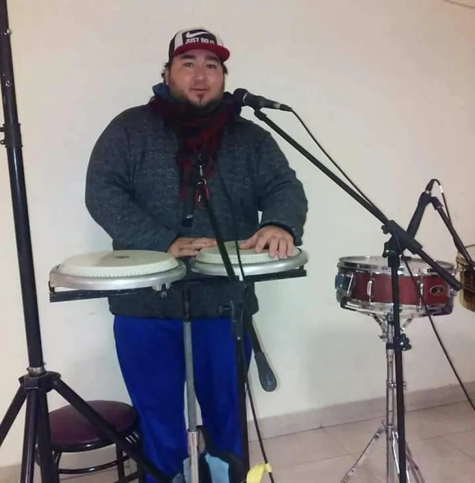 A los 38 años, falleció por covid un conocido músico de Viedma