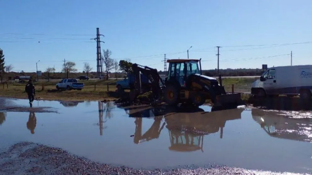 La materia fecal no llega a la planta cloacal porque están reparando el caño