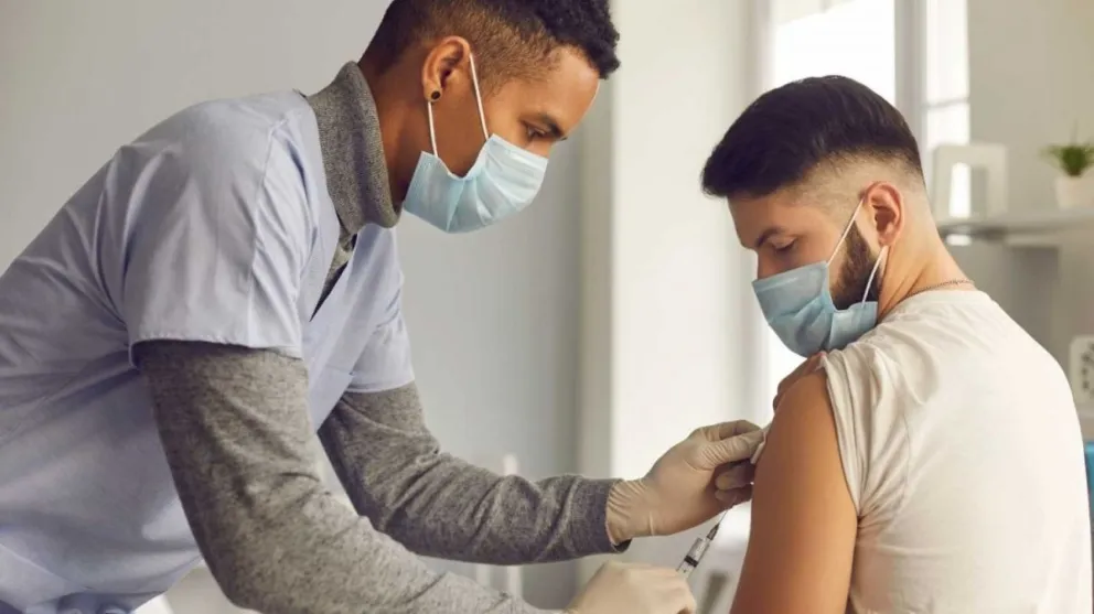 Cuándo llegarán las vacunas contra el coronavirus para menores al país