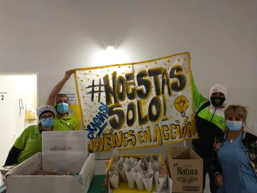 Jóvenes en Acción visitó el hospital Ecay y llevó presentes a los trabajadores