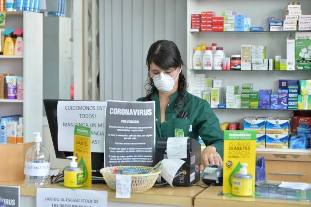 Insisten en vacunar a farmacéuticos: "Son tan importantes como los enfermeros"