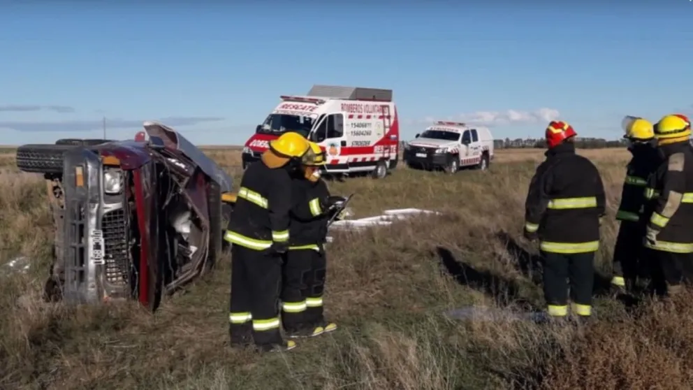 Se trabó el volante, no tenía el cinturón, volcó y se salvó de milagro