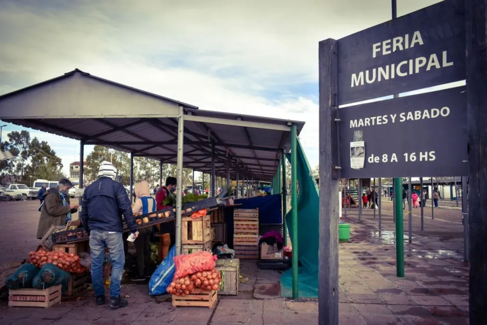 Pocos puesteros en la reapertura de la feria municipal