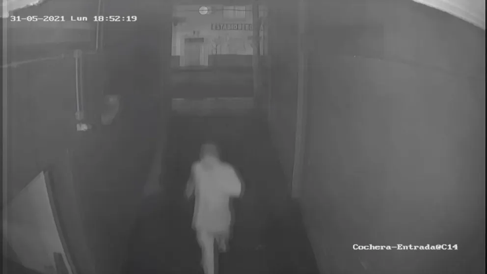 Entraron al estacionamiento del hotel en donde trabaja y le sacaron su bicicleta