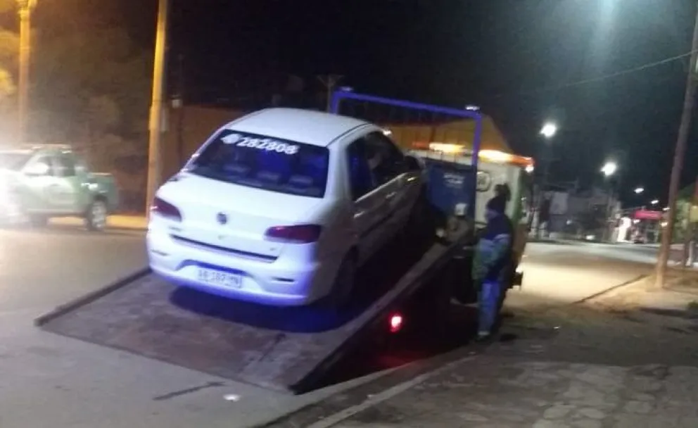 Secuestraron un taxi trucho en la parada del Cementerio de Viedma