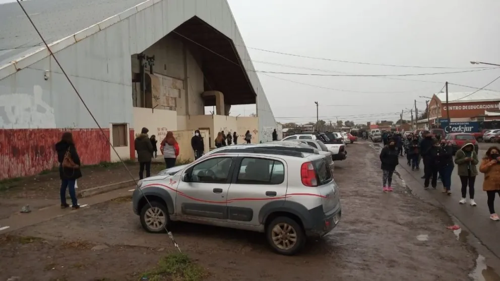 Unas 1500 personas pasaron por el Fioravanti Ruggeri a vacunarse este jueves