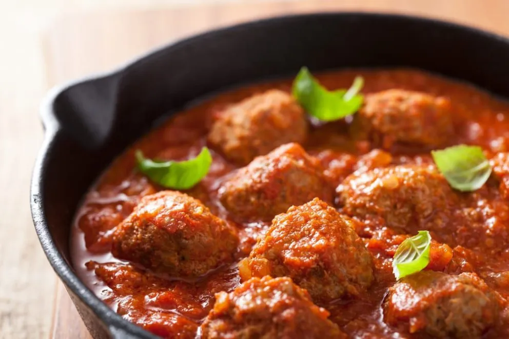 Los secretos para hacer albóndigas de carne con salsa y ¡que no se desarmen!