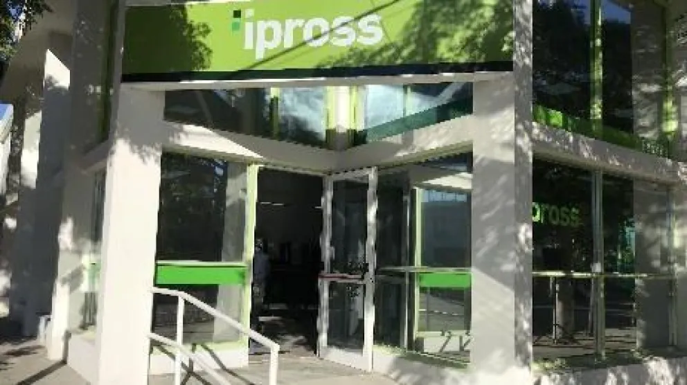 IPROSS: la gente se amontonó hoy en la delegación Viedma