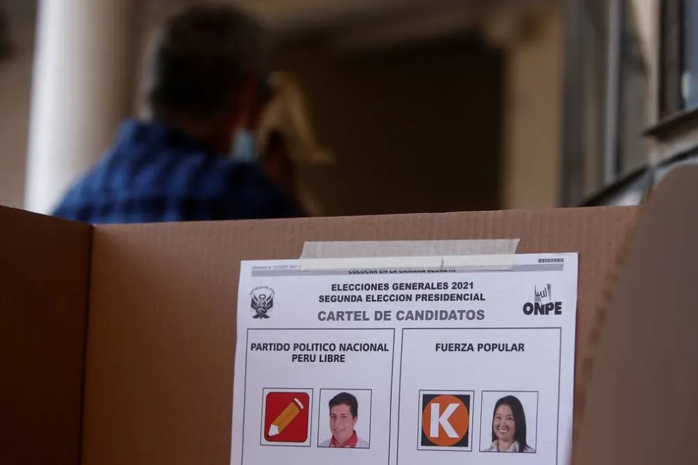 Elecciones en Perú: ajustada definición del balotaje presidencial