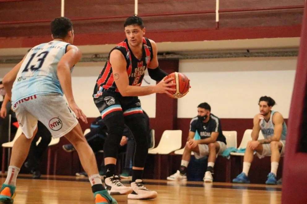 Triunfo de Viedma en el regreso de la competencia