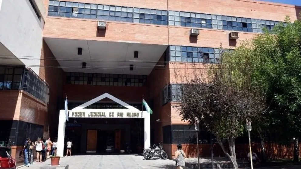 Acuchilló a un hombre que murió, siguió violento, y le dieron ocho años