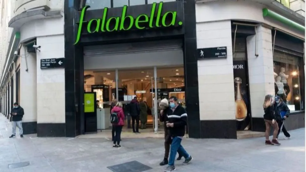 Falabella se va de Argentina y remata más de 10.000: cómo y cuándo participar