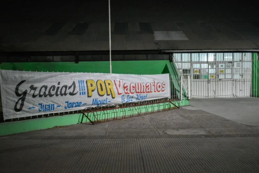 Sencillo y humilde reconocimiento a vacunadores, en medio de algunas pálidas