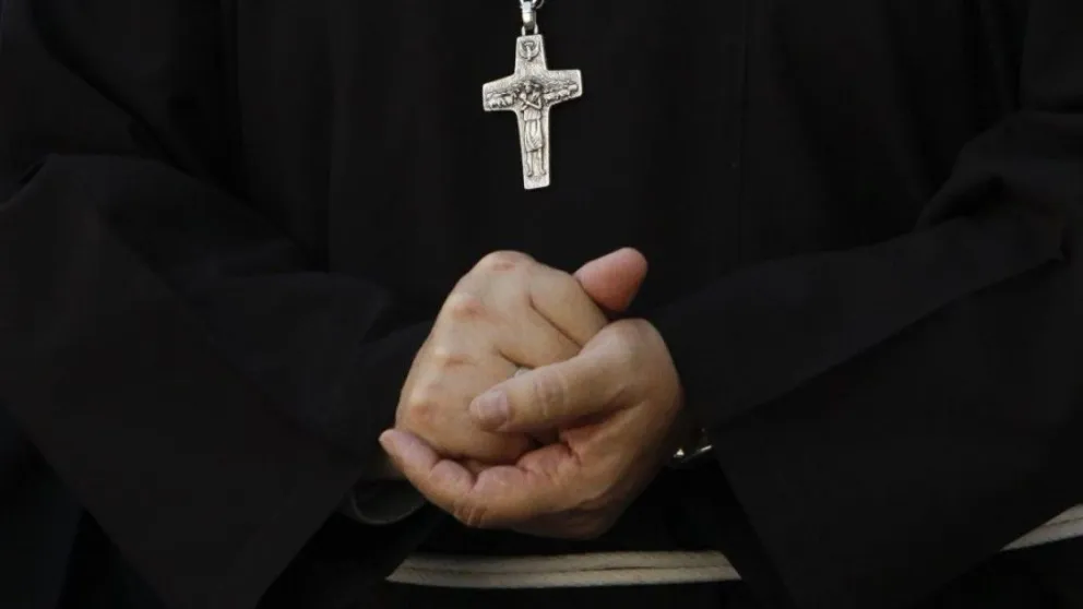 Un pastor le ofreció plata y comida a una creyente, a cambio de tener una relación "en secreto"