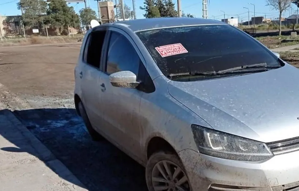 Un auto de alquiler apareció incendiado