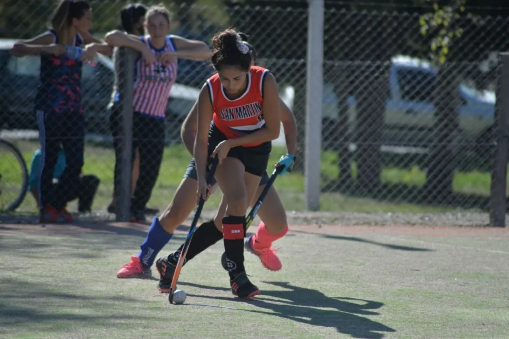 Anuncian capacitación de hockey sobre desarrollo en técnica individual