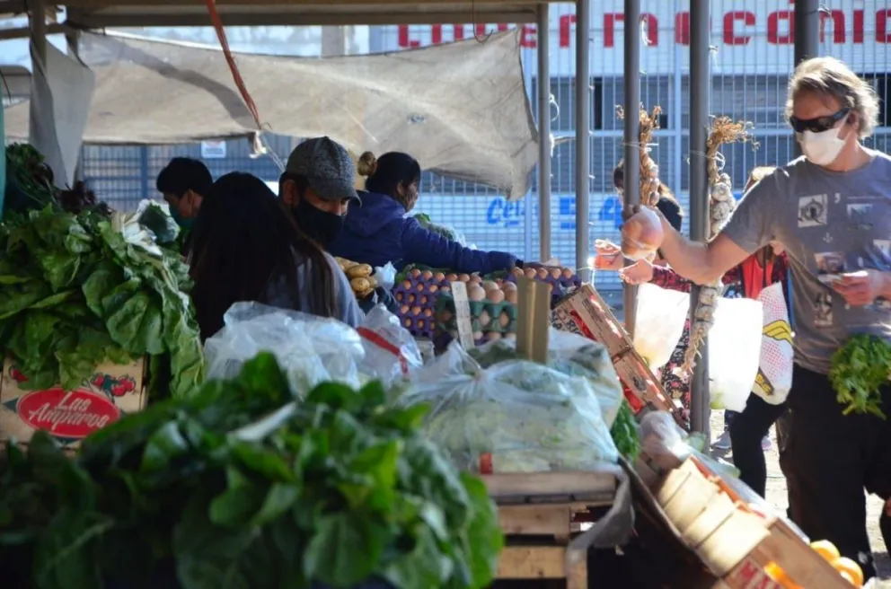 La feria municipal retorna a la "normalidad" de los sábados