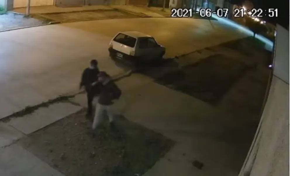 Video: Así roban los ladrones de autos en Viedma