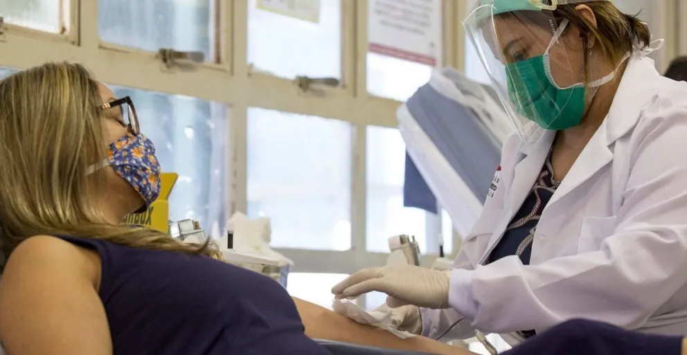 ¿Se puede donar sangre tras recibir la vacuna contra el coronavirus?