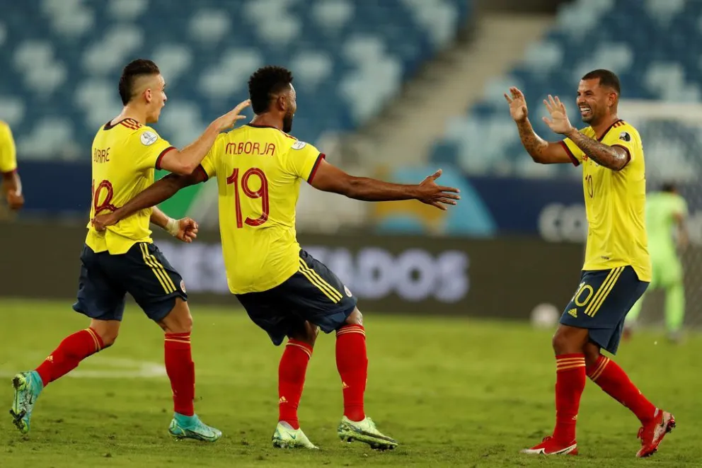 Colombia venció a Ecuador en su debut con un golazo de Cardona