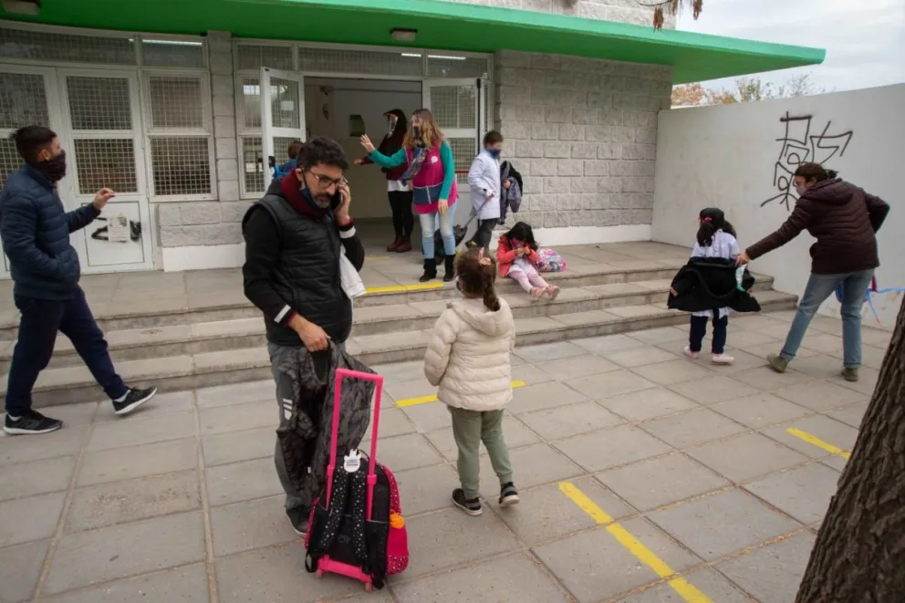 Evalúan adelantar una semana las vacaciones de invierno