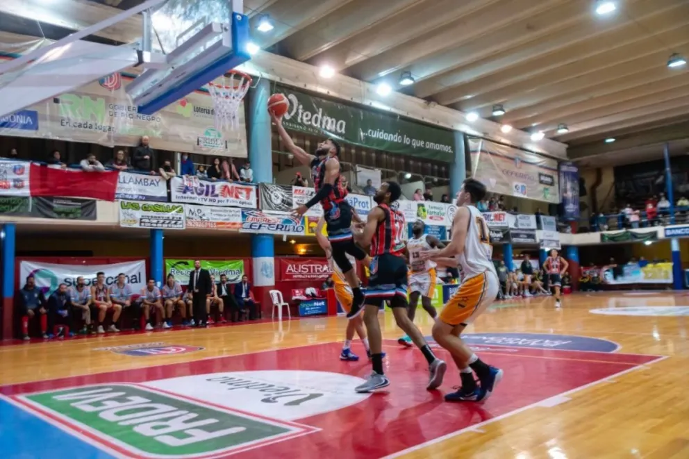 Chocan los locales: Atenas y Depo Viedma vuelven a verse las caras