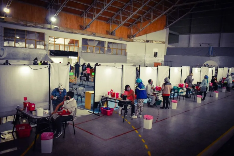 Continúa la vacunación para personal del sistema educativo
