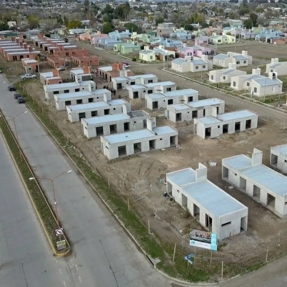Tras la reactivación, hubo una recorrida oficial por las 53 viviendas