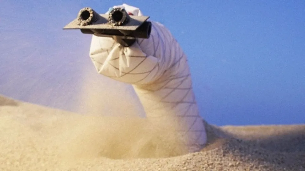 Científicos crean un "robot lombriz" que puede moverse por abajo de la tierra