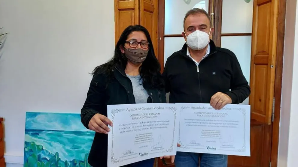 Viedma  estrecha lazos y tiene cinco hermanas