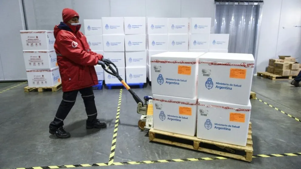 Hoy llegan al país 1.134.000 dosis de la vacuna AstraZeneca