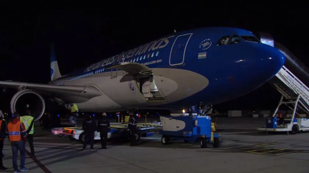 Llegó un nuevo vuelo al país con más de 700 mil dosis de Sinopharm