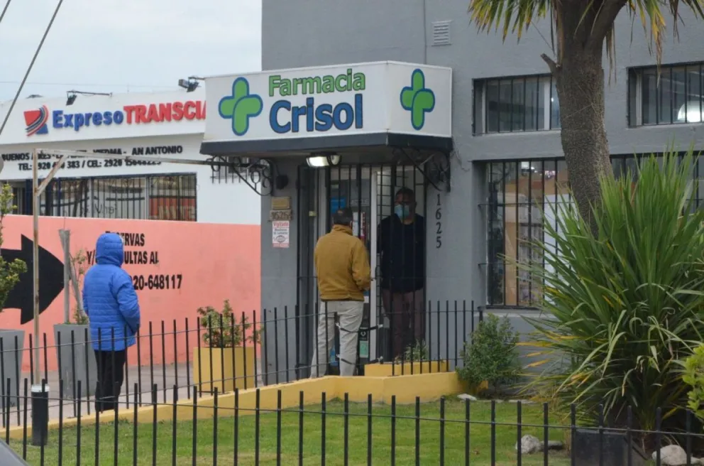 Robaron perfumes y joyas en la farmacia Crisol