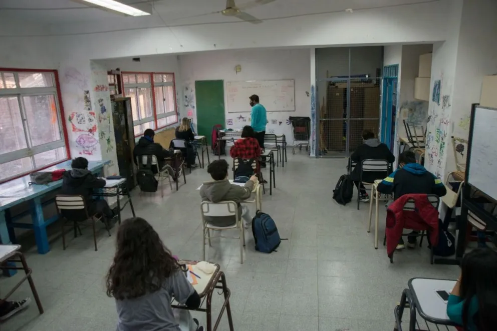 Por el Día del Estatal, no habrá clases el lunes 28