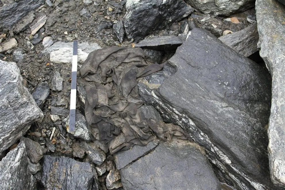 Los asombrosos tesoros vikingos que descubrieron tras deshielo de montaña