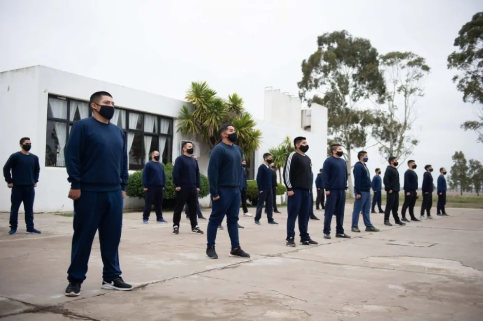 Cerca de 100 aspirantes se pondrán el uniforme azul