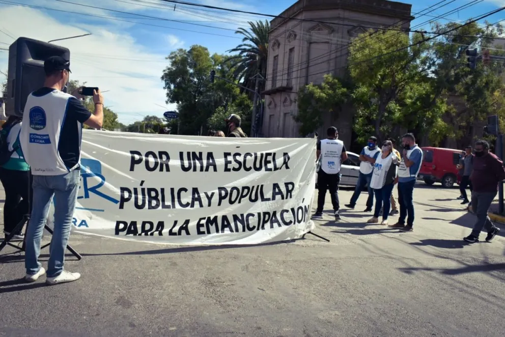 Posición de la Unter sobre el asueto para el Personal de Servicio de Apoyo