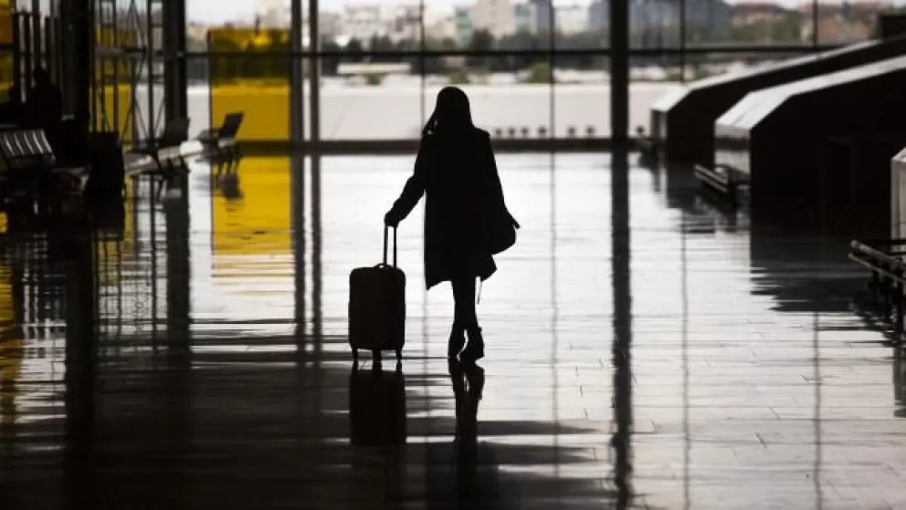 Anunciaron restricciones para quienes viajen o regresen del exterior