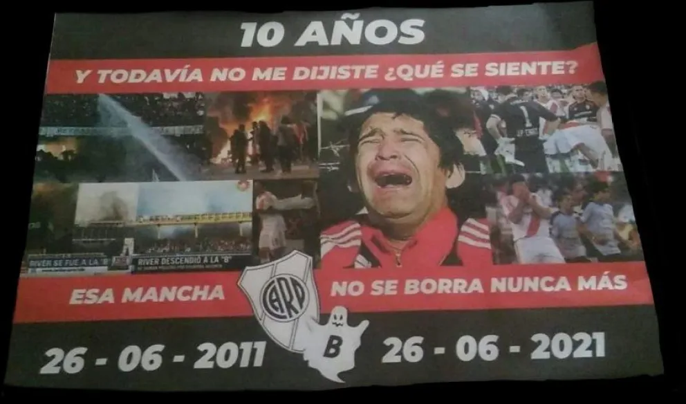 A 10 años del descenso de River: afiches, memes y cargadas de Boca