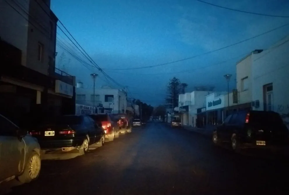 Hubo un apagón en Viedma y todavía hay zonas donde no se restableció la luz