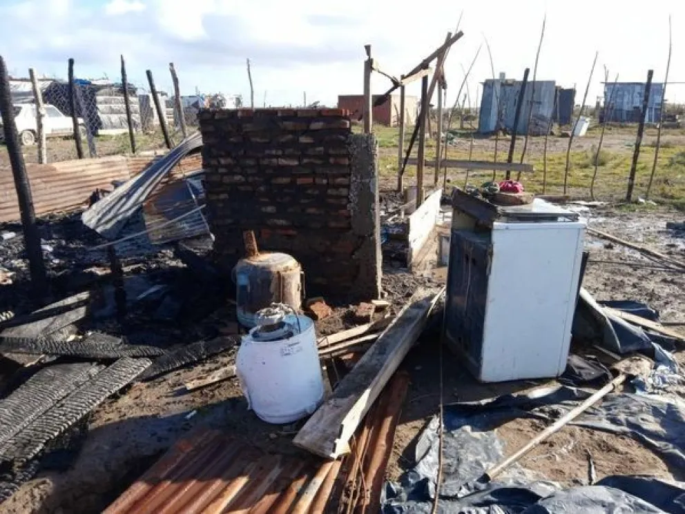 Desgracia con suerte, bomberos encajados y reclamo para obras públicas