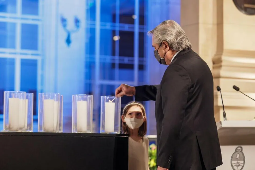 Fernández a los muertos por COVID: “Los llevaremos siempre en la memoria"