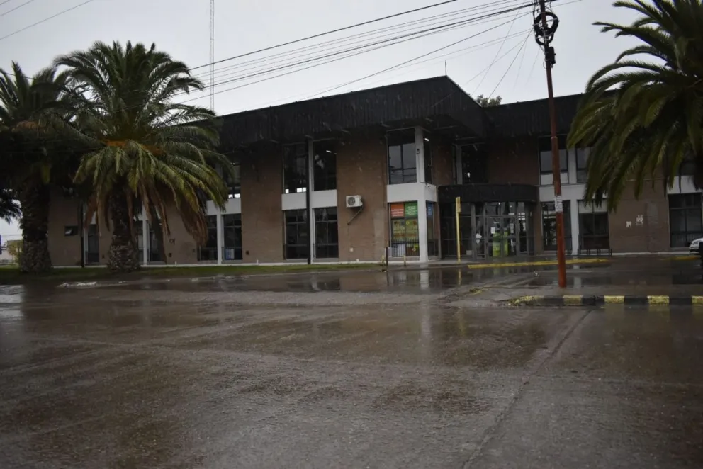 Apuñalaron a un joven en la Terminal y un taxista le salvó la vida
